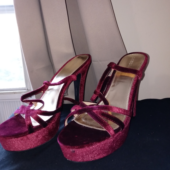 Heels - Picture 2 of 4